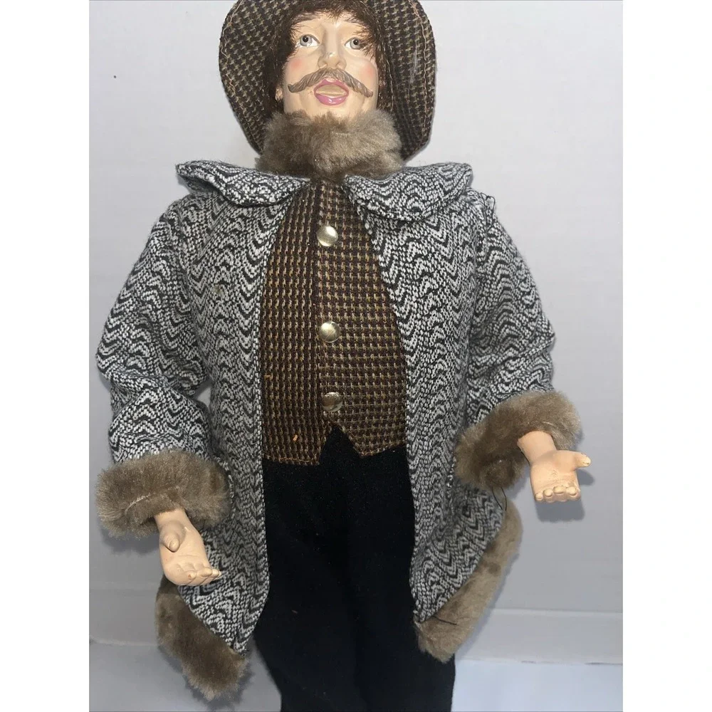 Dickens Style Caroler , Poseable Arms‎ , Top Hat Faux Fur Trim Cost , 18
